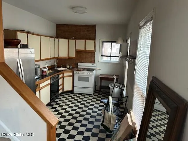 $2,400 | 154 Washington Street, Saratoga Springs, NY 12866