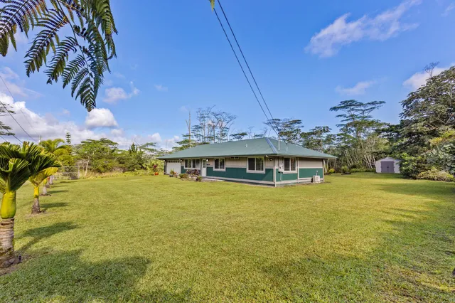 a view of an outdoor space