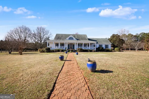 a view of residential houses with yard and lake view