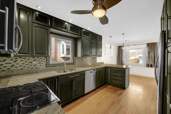 $3,000 | 7520 West Carmen Avenue, Harwood Heights, IL 60706