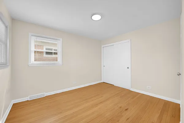$3,000 | 7520 West Carmen Avenue, Harwood Heights, IL 60706