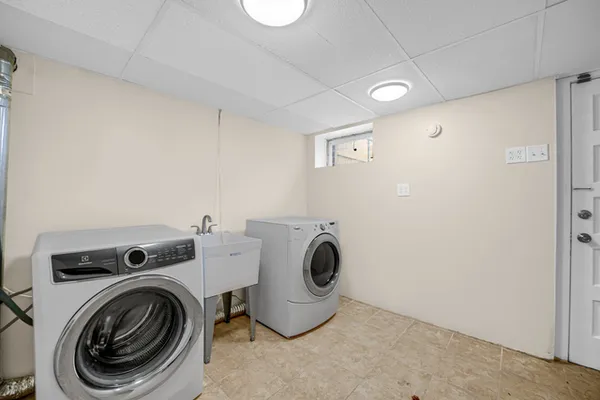 $3,000 | 7520 West Carmen Avenue, Harwood Heights, IL 60706
