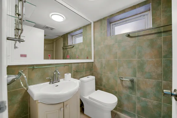 $3,000 | 7520 West Carmen Avenue, Harwood Heights, IL 60706
