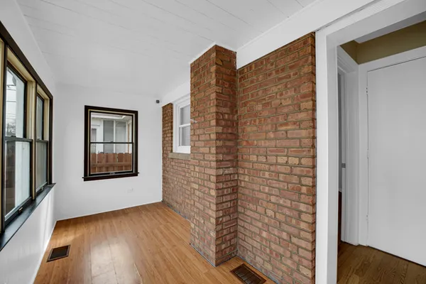 $3,000 | 7520 West Carmen Avenue, Harwood Heights, IL 60706