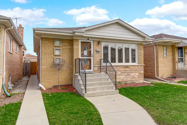 $3,000 | 7520 West Carmen Avenue, Harwood Heights, IL 60706