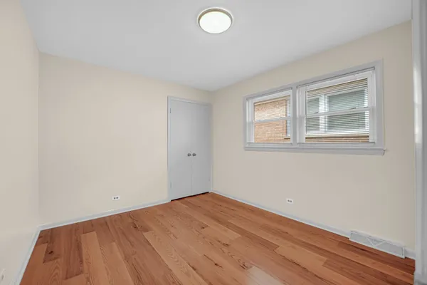 $3,000 | 7520 West Carmen Avenue, Harwood Heights, IL 60706