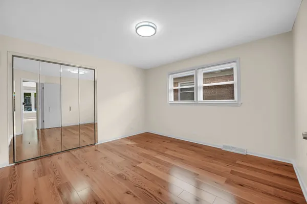 $3,000 | 7520 West Carmen Avenue, Harwood Heights, IL 60706