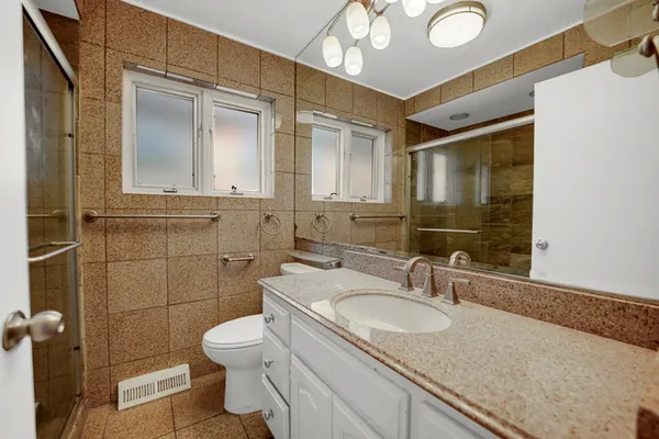 $3,000 | 7520 West Carmen Avenue, Harwood Heights, IL 60706
