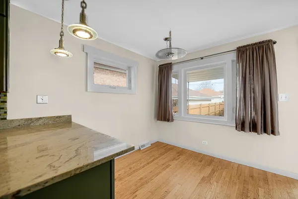 $3,000 | 7520 West Carmen Avenue, Harwood Heights, IL 60706