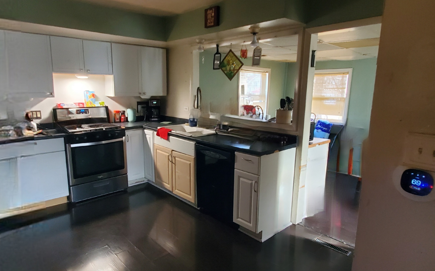 91 Lippincott Road Fox Lake, IL 60020 - Photo 10 of 40 a kitchen with a stove and a wooden floor