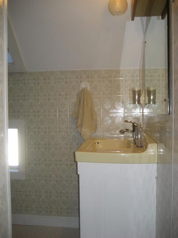 453 Old County Road Rockland, ME 04841 - Photo 30 of 32 Full bathroom on second floor
