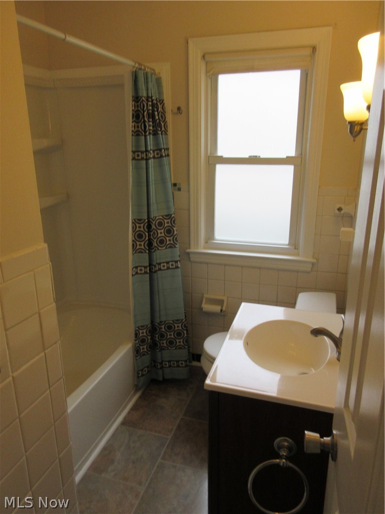 5283 Bridgewater Road Lyndhurst, OH 44124 - Photo 6 of 17 Gallery Image 6