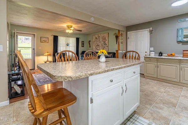 $249,000 | 18160 Ridgeview Drive, Abingdon, VA 24211