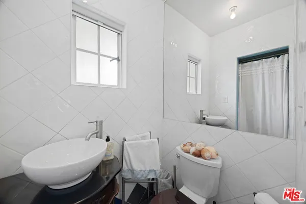 $2,795,000 | 3806 Carnavon Way, Los Angeles, CA 90027