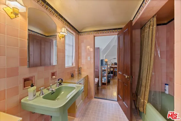 $2,795,000 | 3806 Carnavon Way, Los Angeles, CA 90027