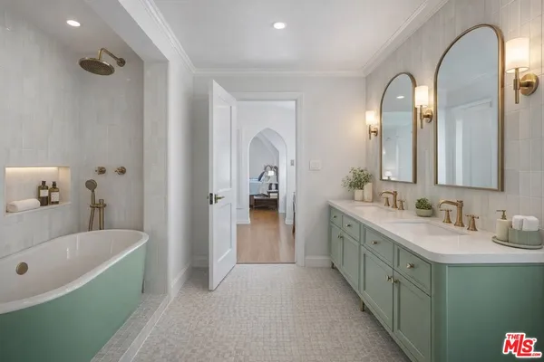 $2,795,000 | 3806 Carnavon Way, Los Angeles, CA 90027