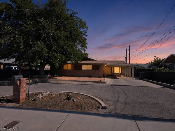 $2,100 | 5805 Trent Avenue, Las Vegas, NV 89107