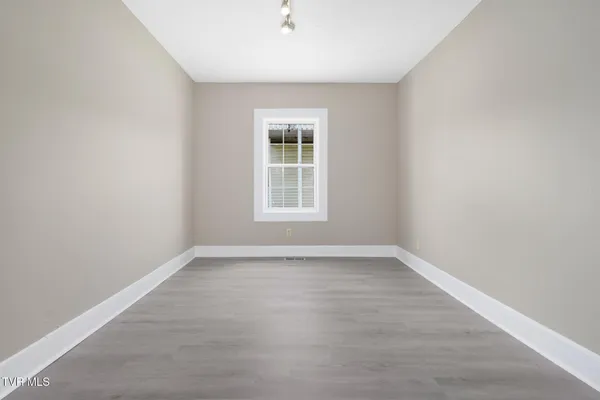 $1,500 | 701 1st Street, Elizabethton, TN 37643