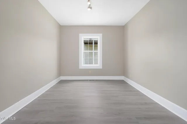 $1,500 | 701 1st Street, Elizabethton, TN 37643