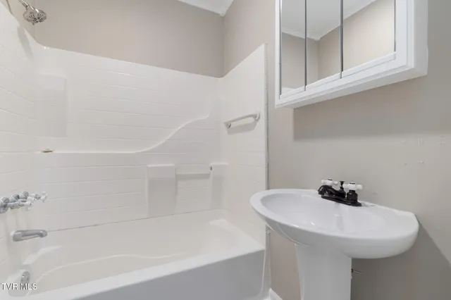 $1,500 | 701 1st Street, Elizabethton, TN 37643