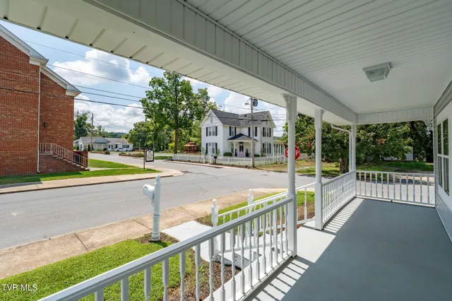 $1,500 | 701 1st Street, Elizabethton, TN 37643