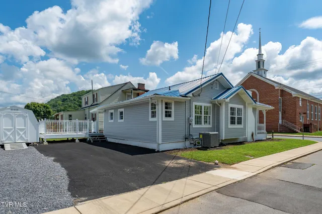 $1,500 | 701 1st Street, Elizabethton, TN 37643