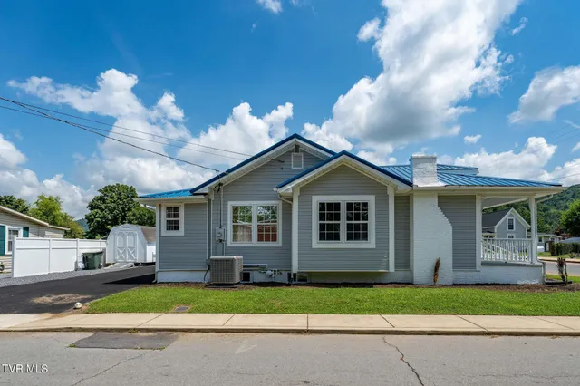 $1,500 | 701 1st Street, Elizabethton, TN 37643