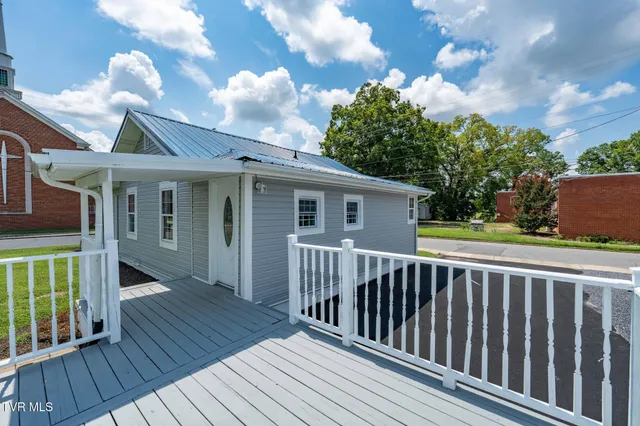 $1,500 | 701 1st Street, Elizabethton, TN 37643