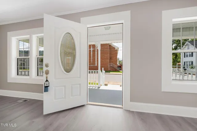 $1,500 | 701 1st Street, Elizabethton, TN 37643