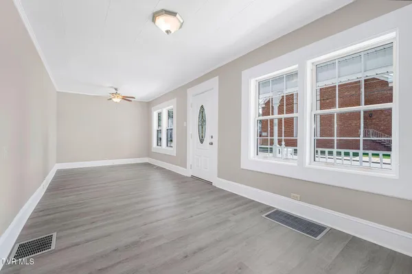 $1,500 | 701 1st Street, Elizabethton, TN 37643