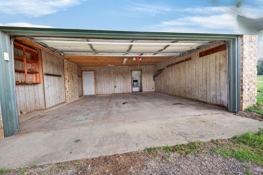 9474 Fm 804 Larue, TX 75770 - Photo 12 of 25 a view of a garage