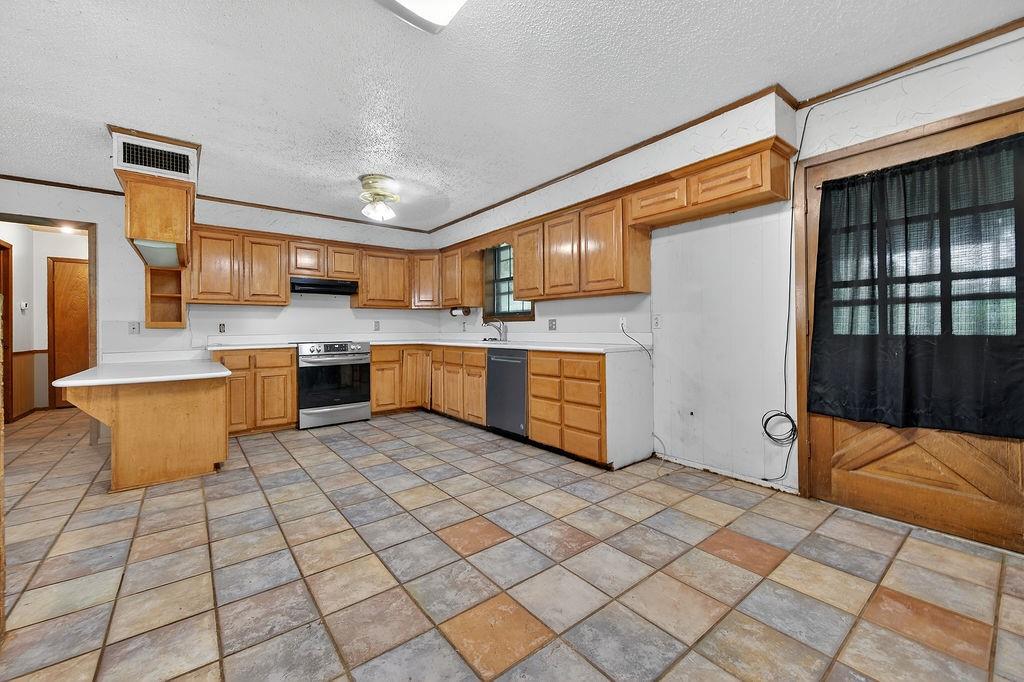 9474 Fm 804 Larue, TX 75770 - Photo 4 of 25 a kitchen with stainless steel appliances granite countertop a stove top oven a sink dishwasher and a refrigerator