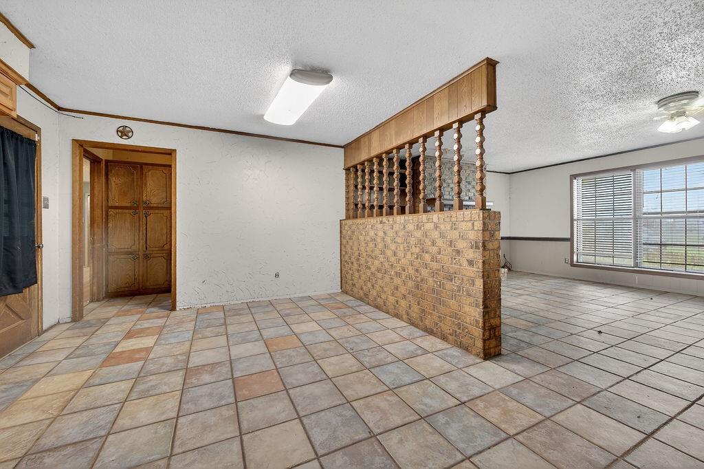 9474 Fm 804 Larue, TX 75770 - Photo 5 of 25 a view of a garage