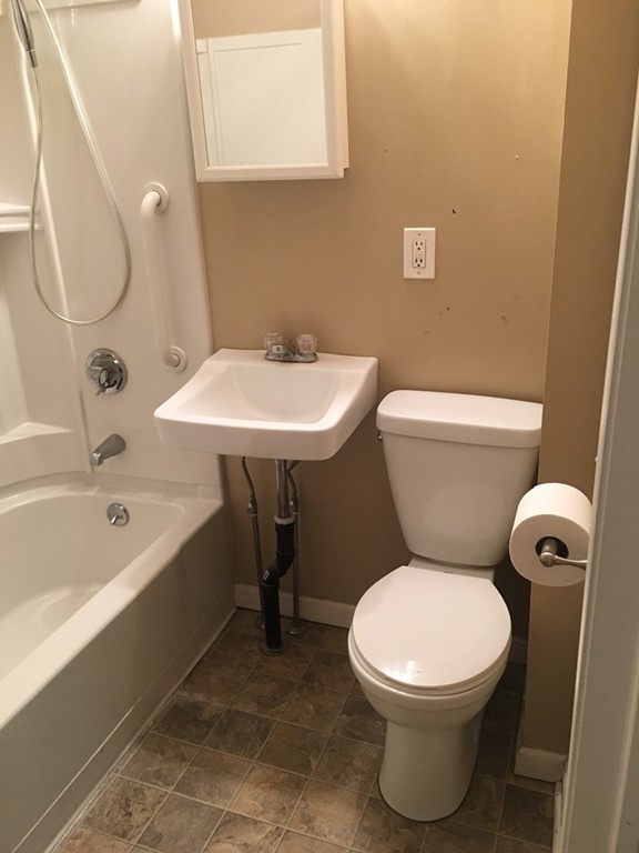 23 Maple Street West Springfield, MA 01089 - Photo 13 of 14 Gallery Image 13