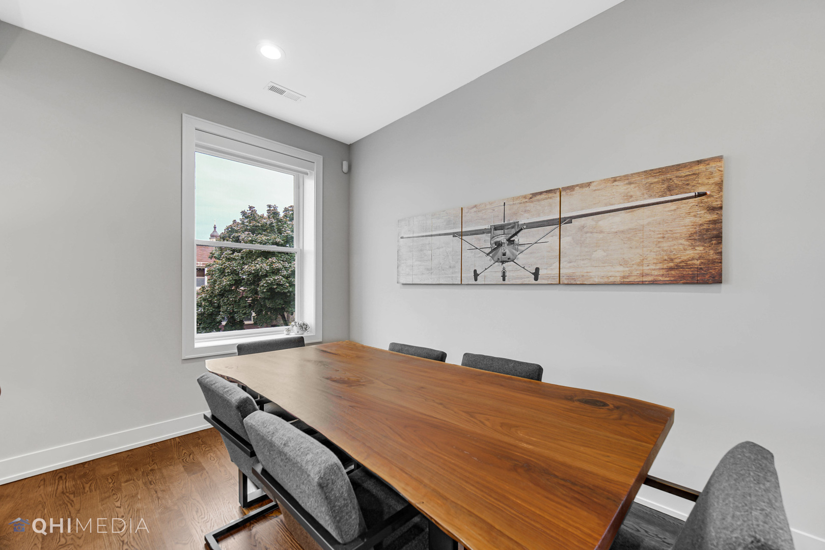 2238 West Walton Street, Unit 3 Chicago, IL 60622 - Photo 10 of 29 a workspace with furniture and window