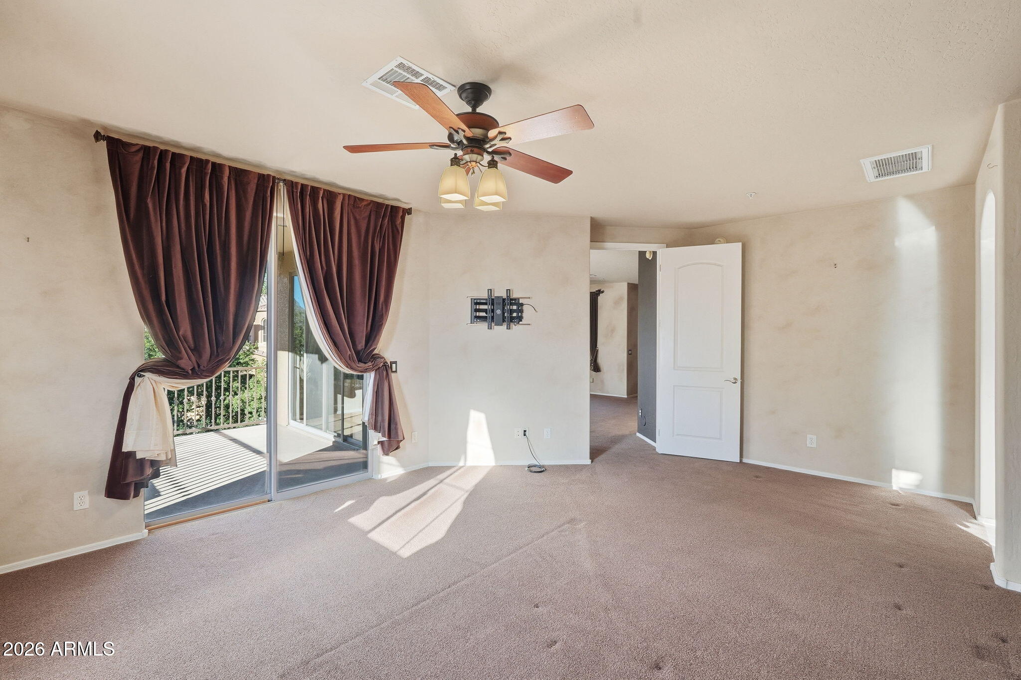 10655 North 9th Street, Unit 232 Phoenix, AZ 85020 - Photo 15 of 22 a view of empty room with ceiling fan