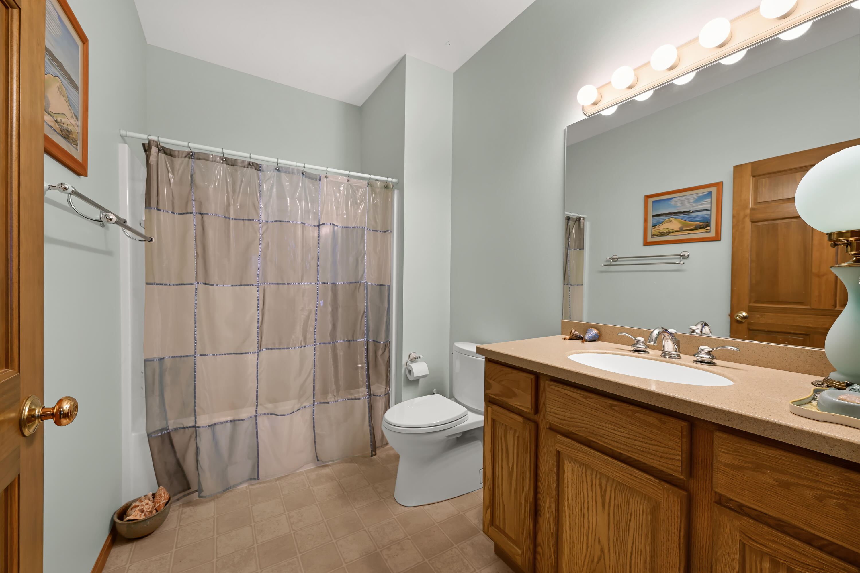 208 Potter Road, Unit 201 Elkhorn, WI 53121 - Photo 25 of 37 Main Full Bathroom