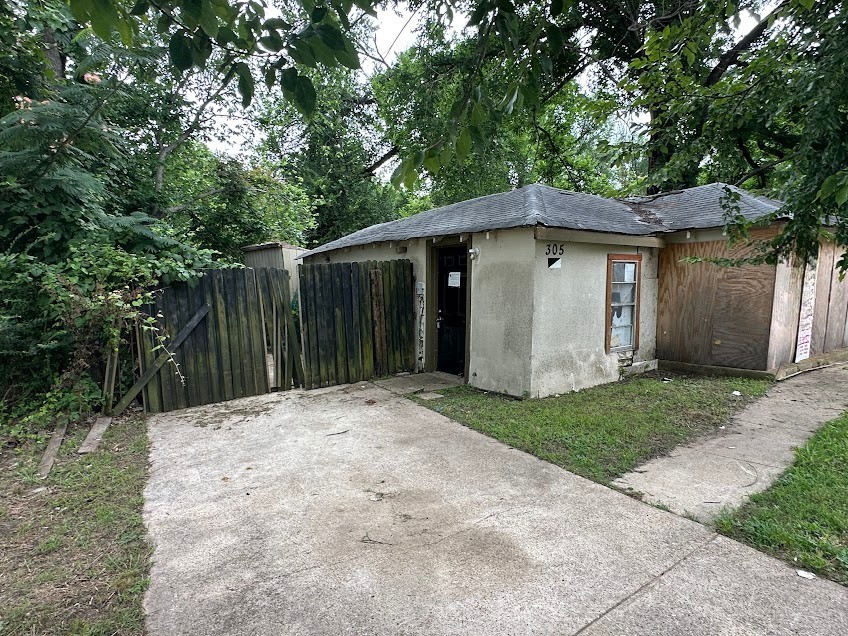 305 West End Street Terrell, TX 75160 - Photo 1 of 4