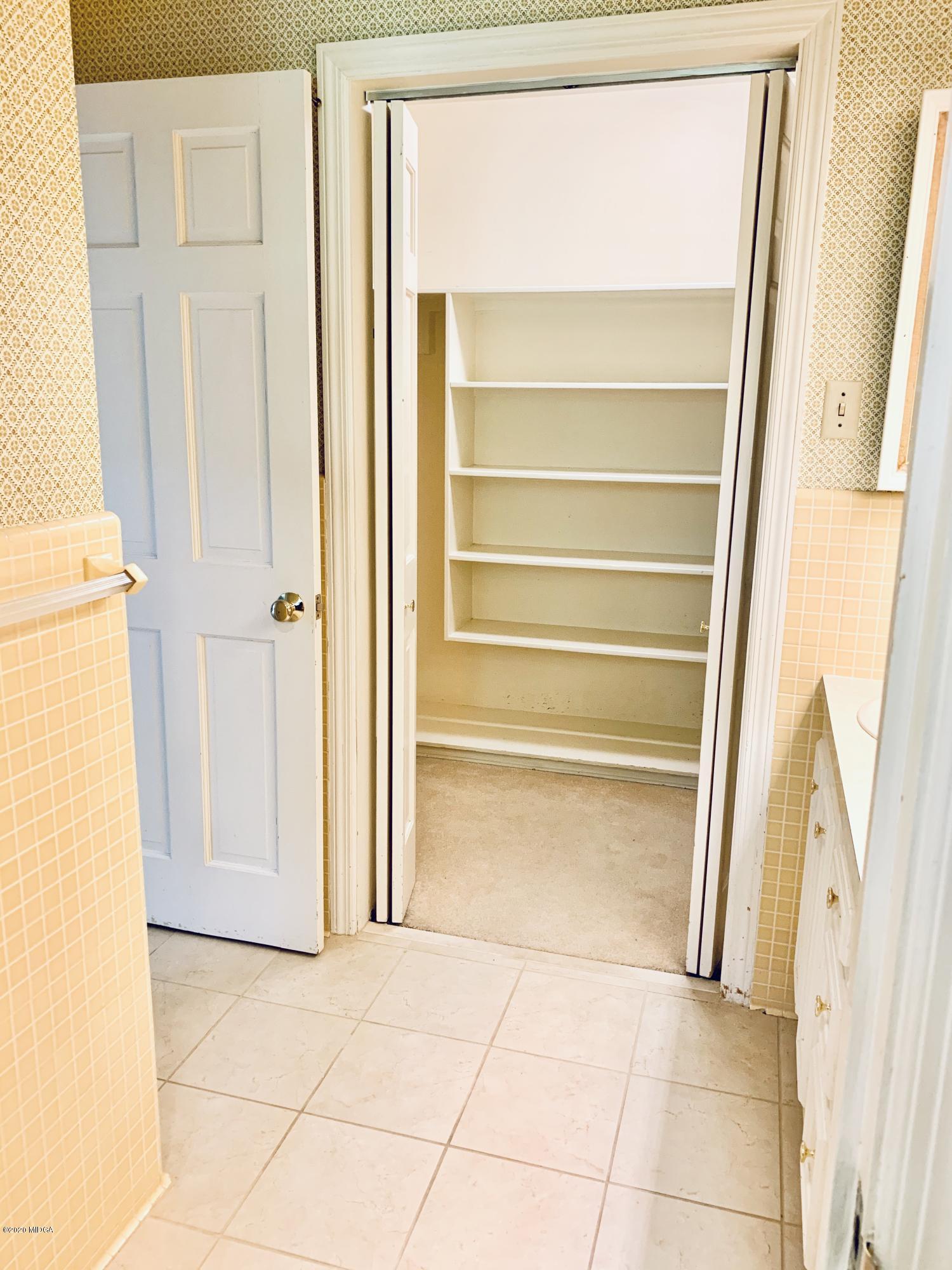 750 Kings Mountain Road Macon, GA 31210 - Photo 18 of 31 Master Closet