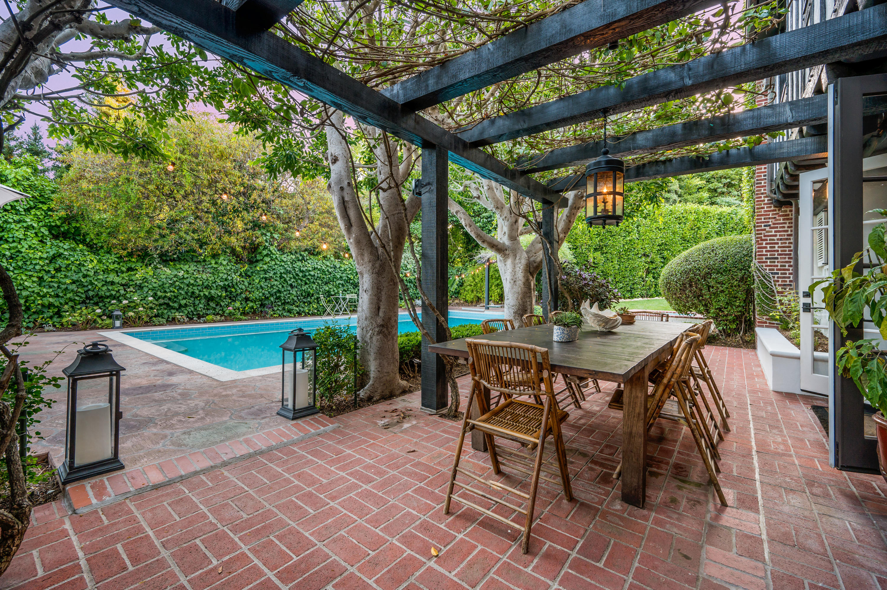 1321 School House Road Montecito, CA 93108 - Photo 25 of 34 a patio with table and chairs