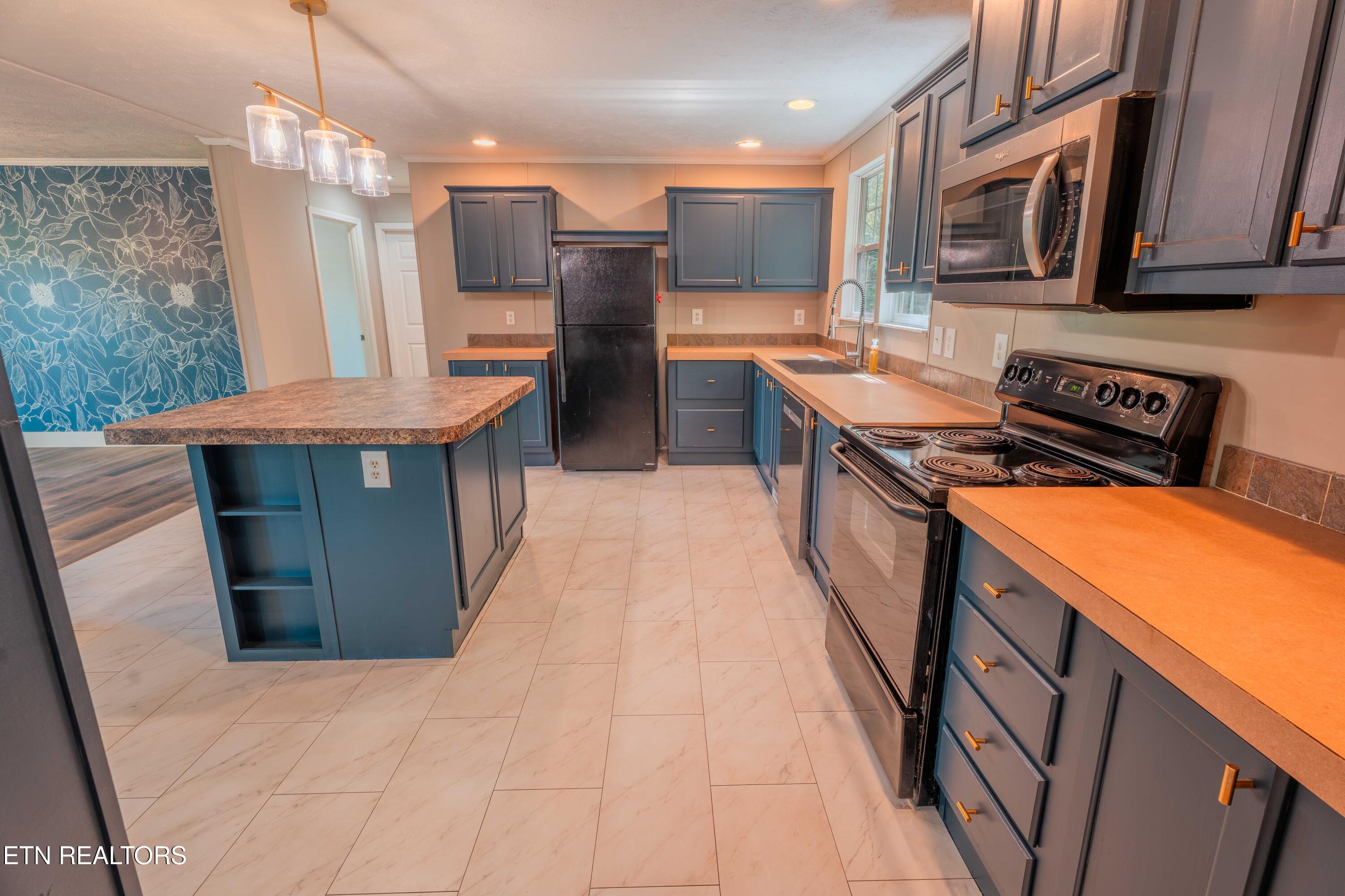 631 Laurel Road Clinton, TN 37716 - Photo 13 of 43 Modern Kitchen with Ample Storage