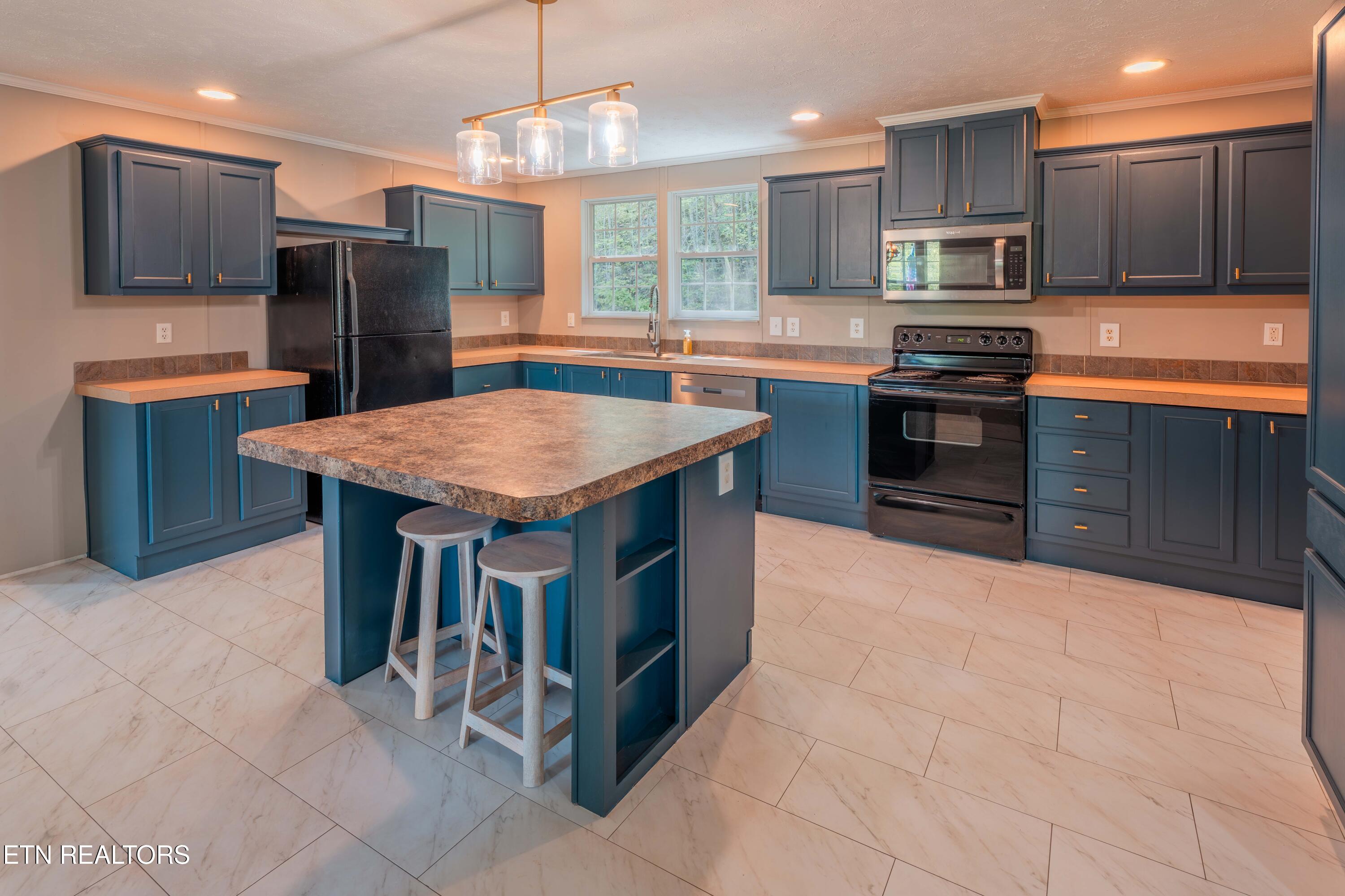 631 Laurel Road Clinton, TN 37716 - Photo 2 of 43 Modern Kitchen with Ample Storage
