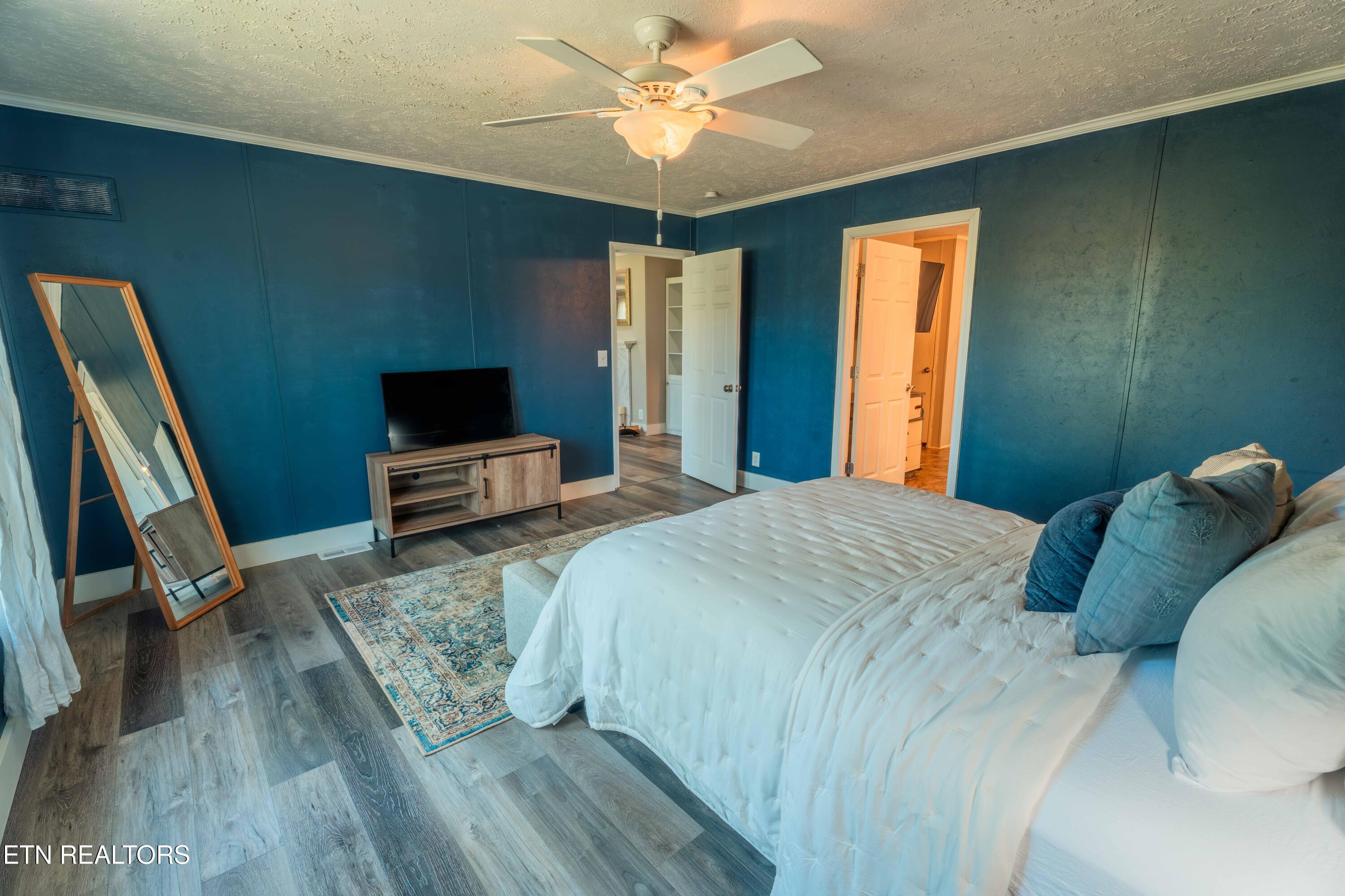 631 Laurel Road Clinton, TN 37716 - Photo 22 of 43 Generous Master Suite