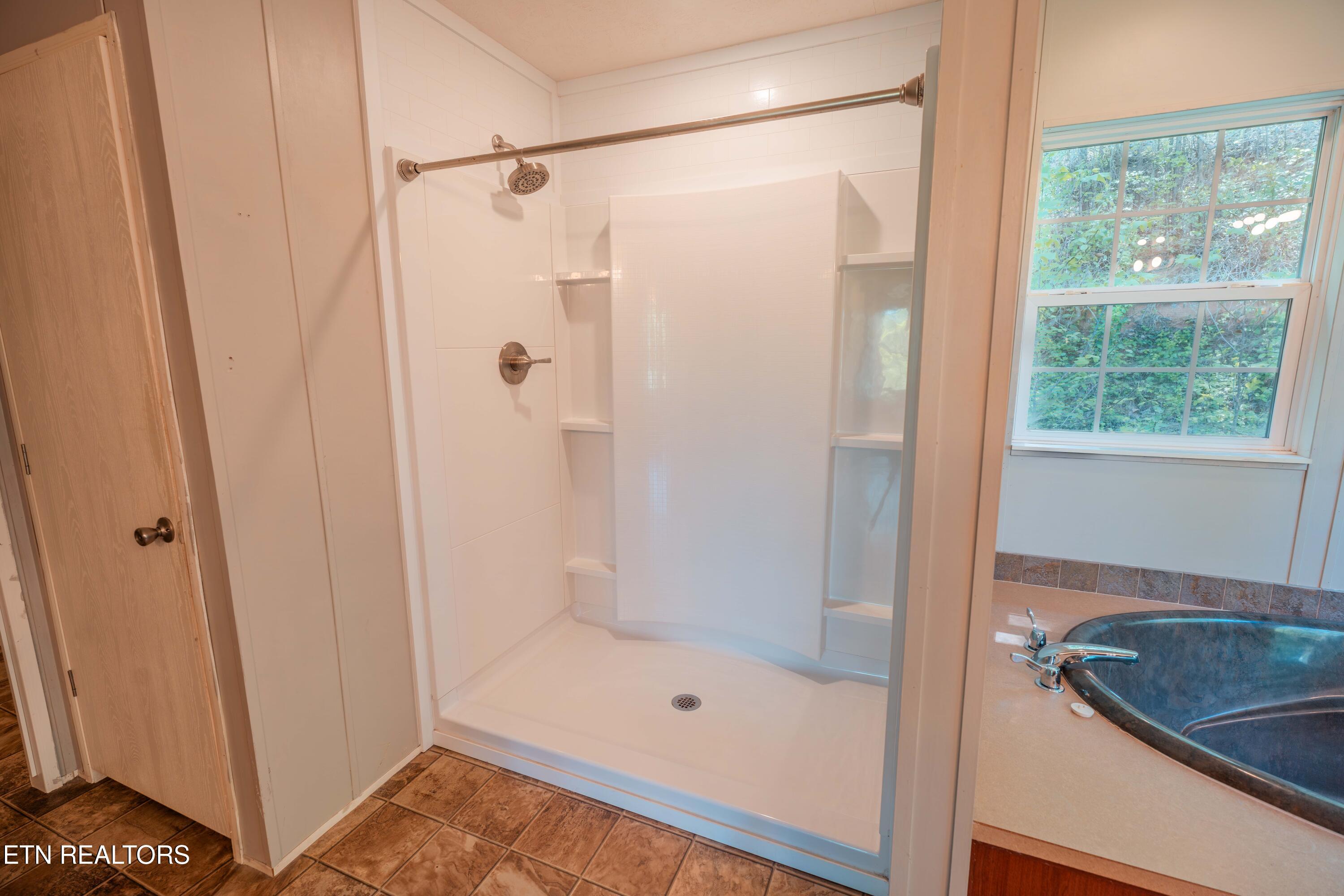 631 Laurel Road Clinton, TN 37716 - Photo 29 of 43 Ensuite Master Bath