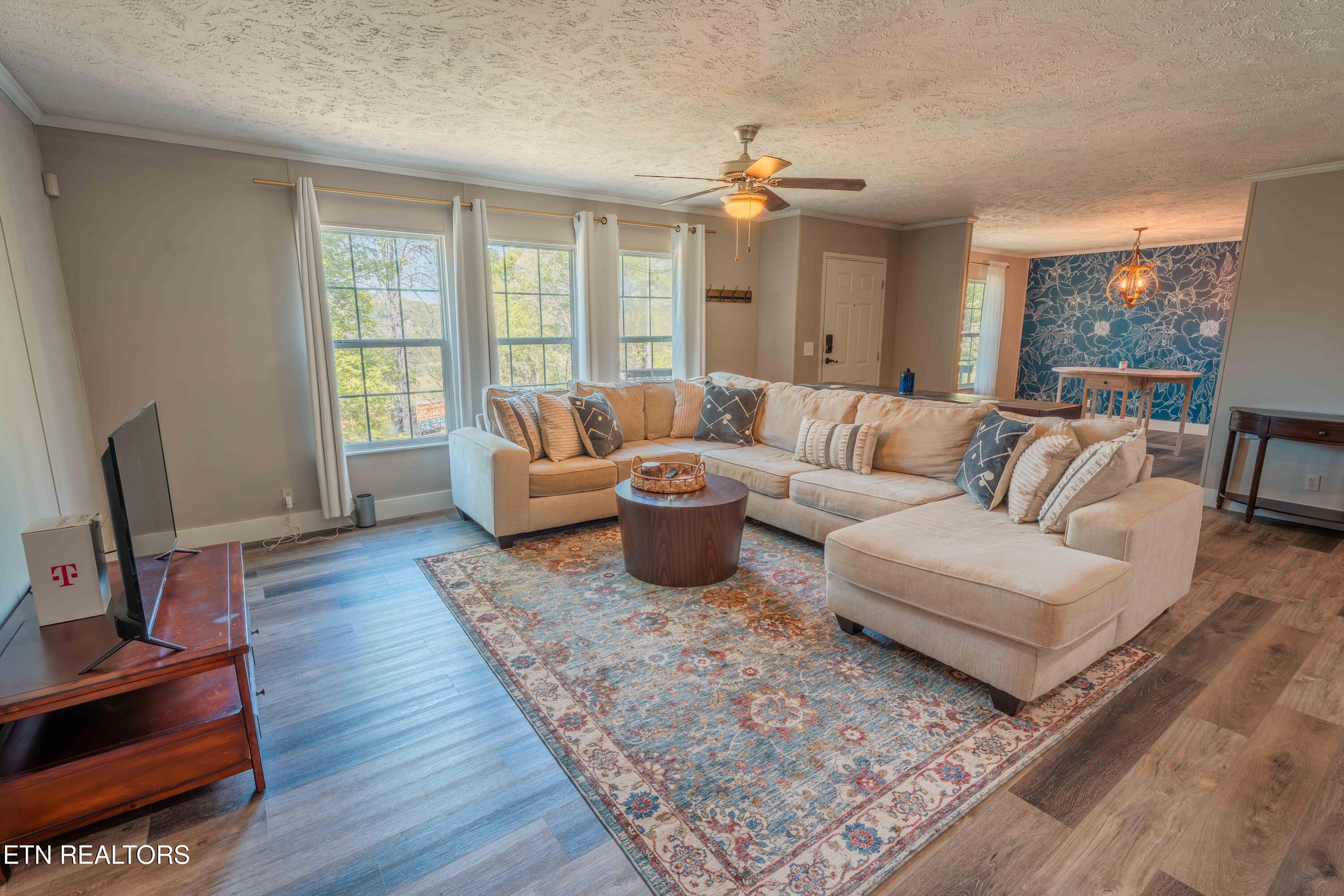 631 Laurel Road Clinton, TN 37716 - Photo 3 of 43 Spacious Light-filled Living Room