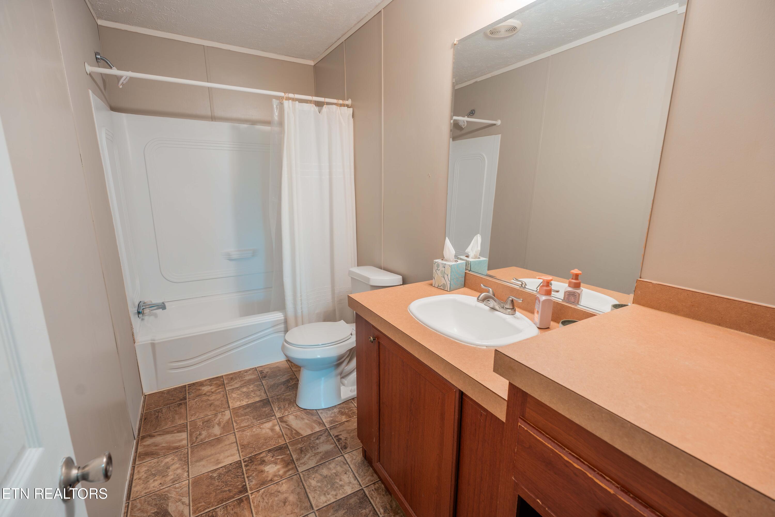 631 Laurel Road Clinton, TN 37716 - Photo 32 of 43 Second Full Bath