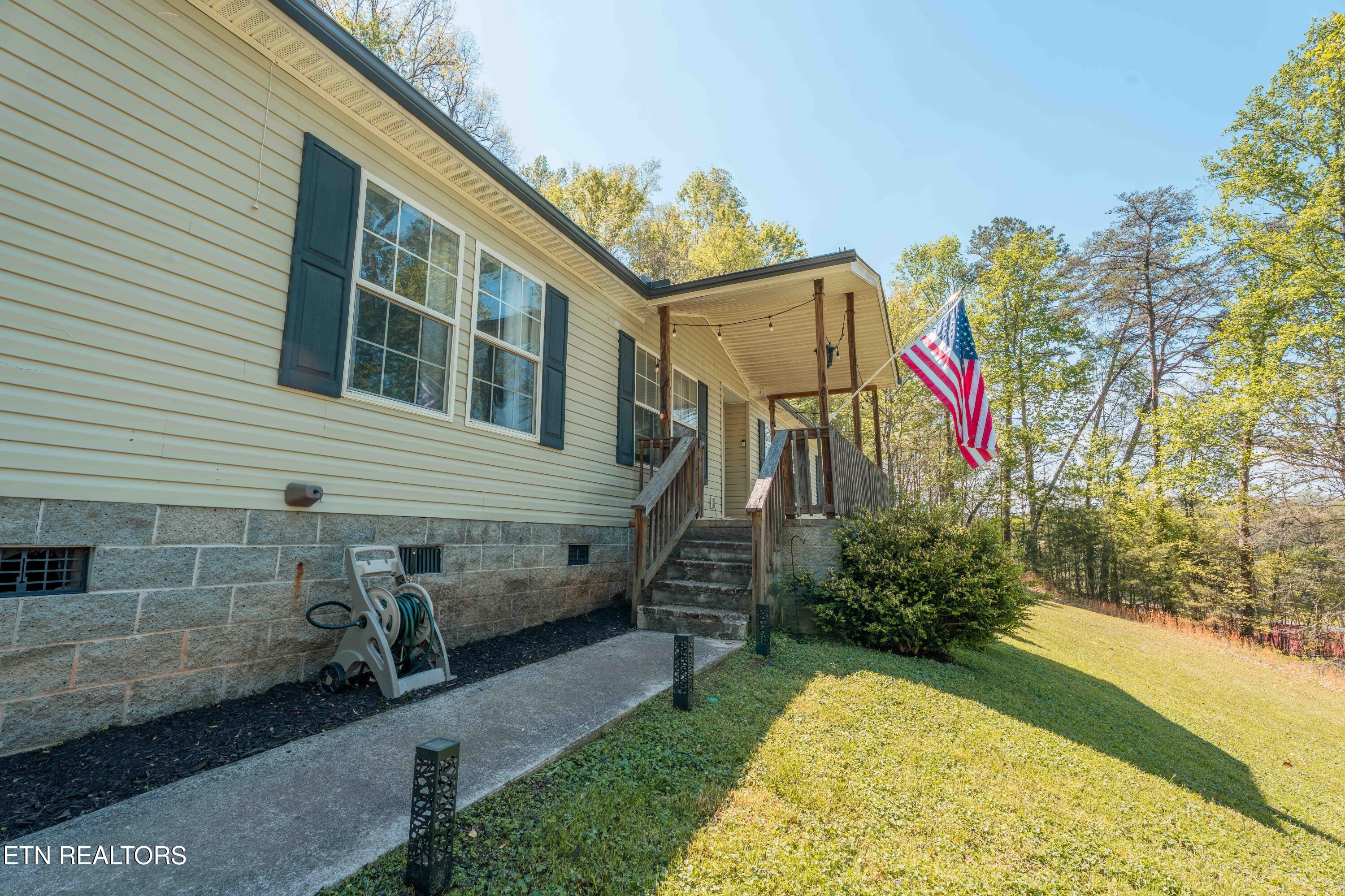 631 Laurel Road Clinton, TN 37716 - Photo 35 of 43 Front Exterior