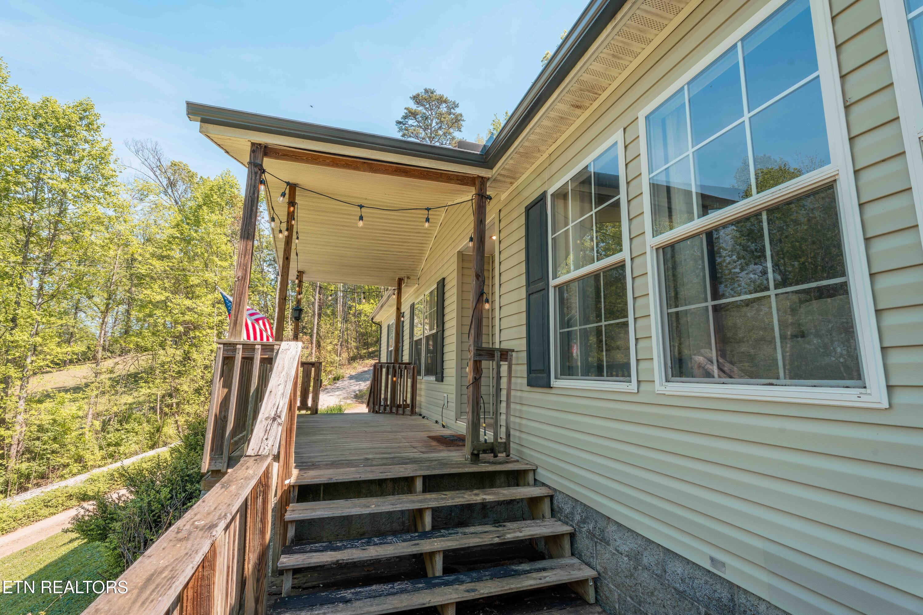 631 Laurel Road Clinton, TN 37716 - Photo 36 of 43 Front Porch Seating Area