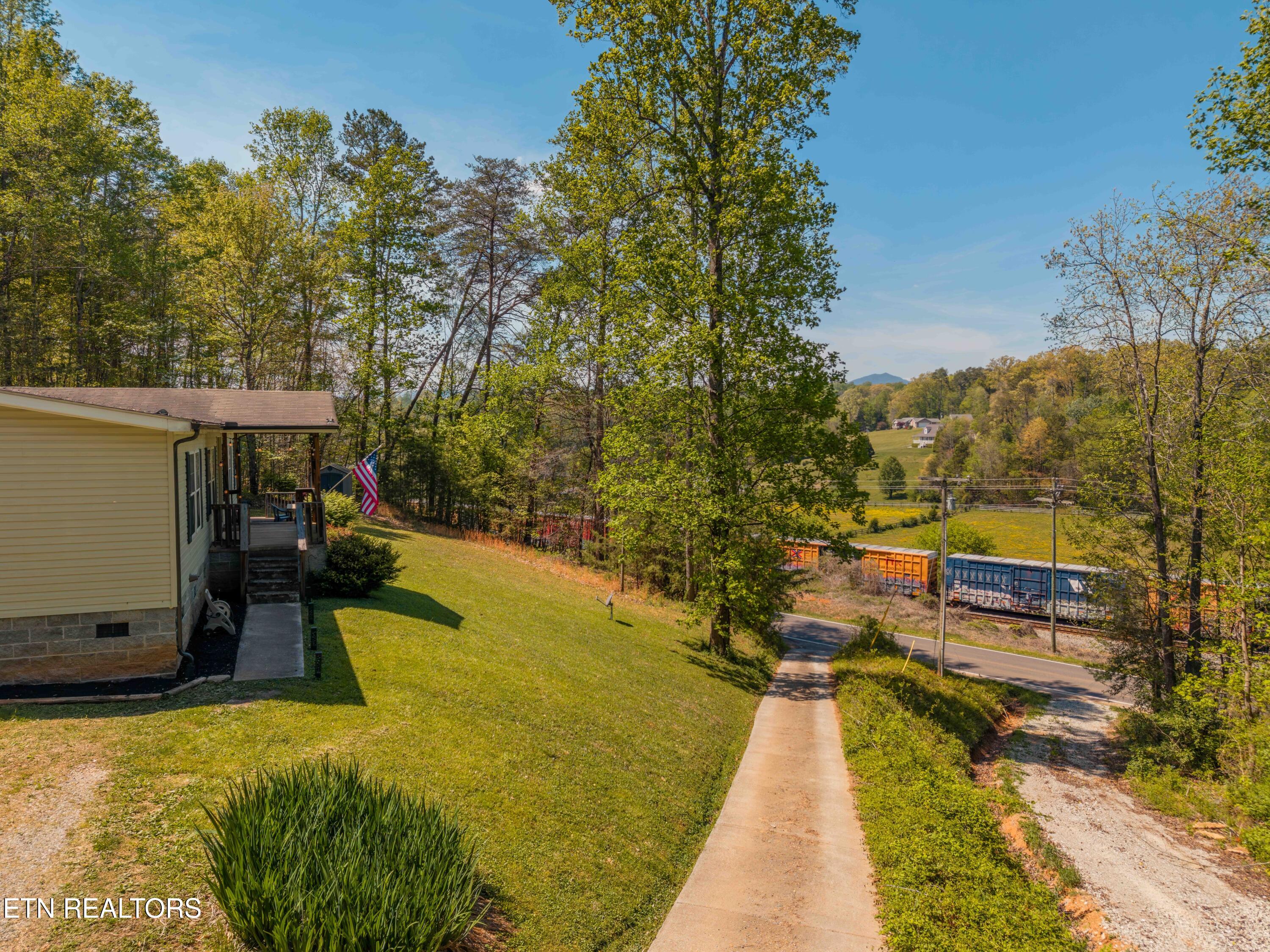 631 Laurel Road Clinton, TN 37716 - Photo 37 of 43 Peaceful Country Setting