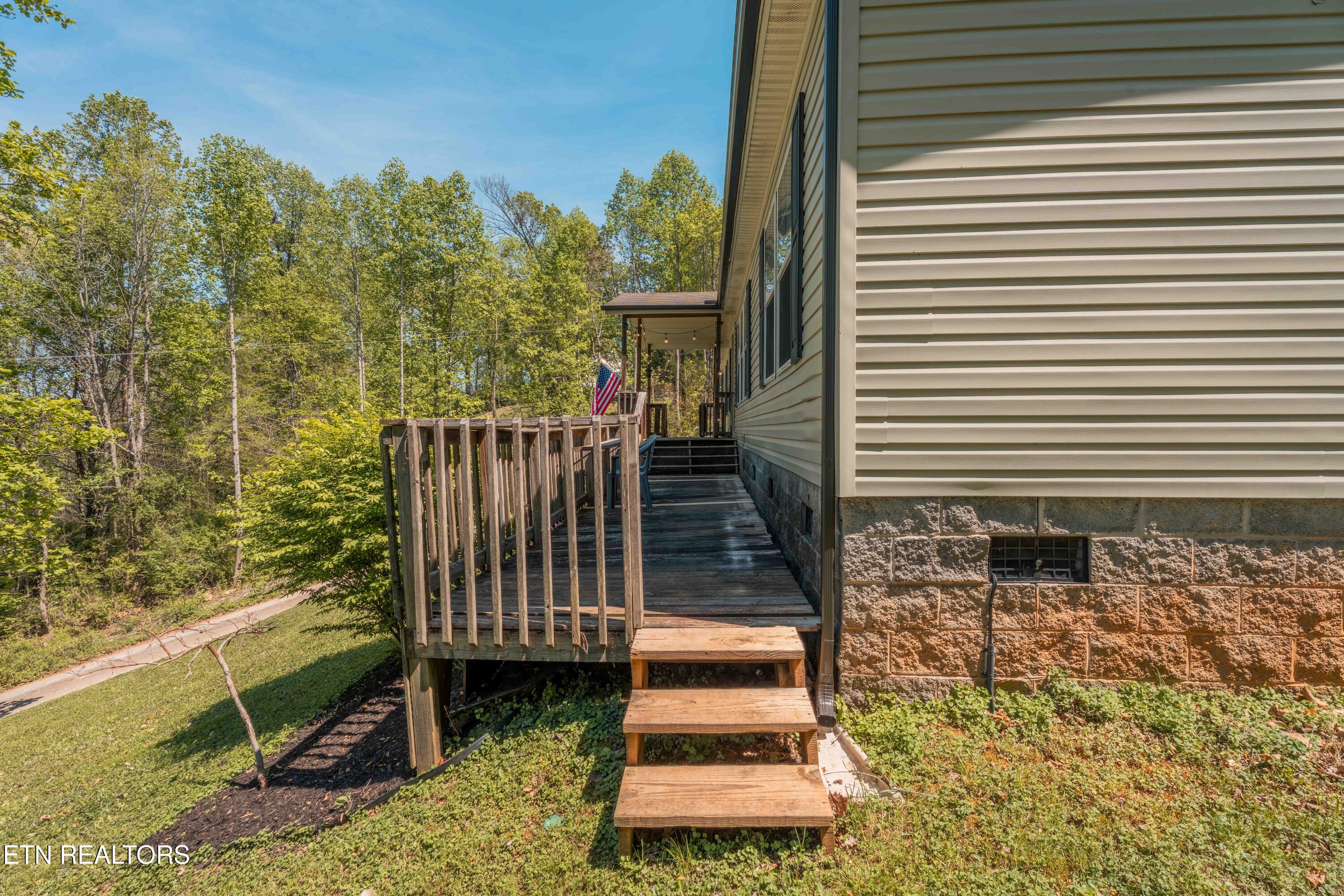 631 Laurel Road Clinton, TN 37716 - Photo 39 of 43 Right Side Exterior